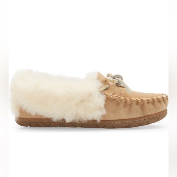 SOLD LL Bean Wicked Good Genuine Shearling Moccasin Slipper - Picture 3 of 6